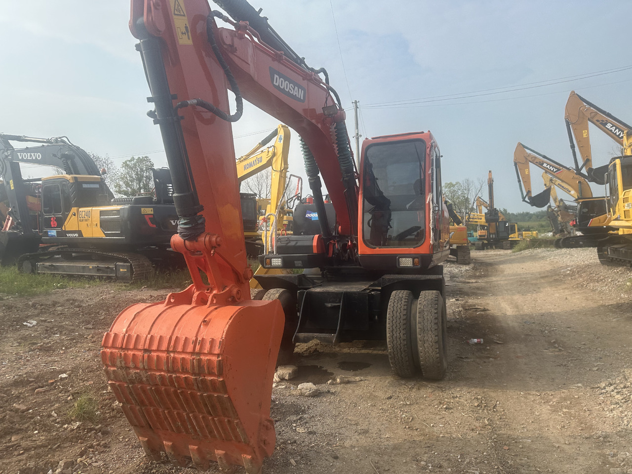 Doosan DX150W-9C - Excavadora de ruedas: foto 5 Doosan DX150W-9C - Excavadora de ruedas: foto 5