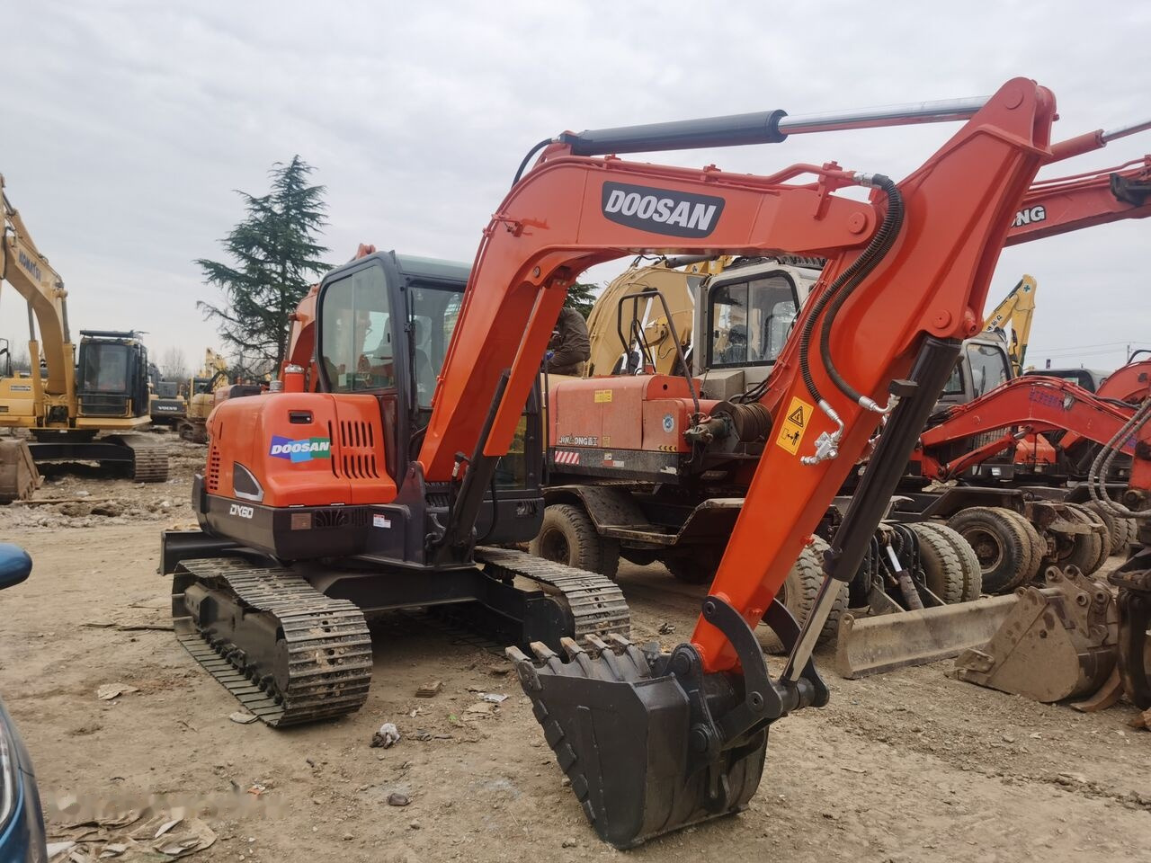 Doosan DX60 - Excavadora de cadenas: foto 2 Doosan DX60 - Excavadora de cadenas: foto 2