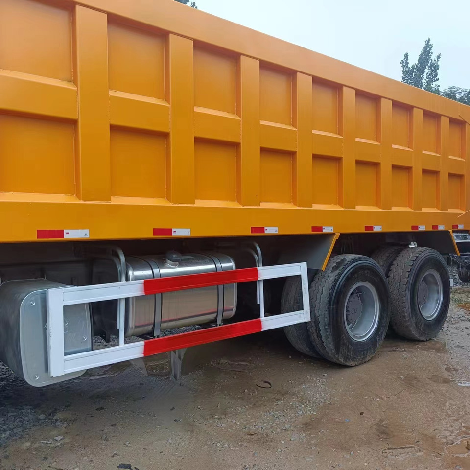 Howo HOWO 8x4 DUMP TRUCK - Camión volquete: foto 5 Howo HOWO 8x4 DUMP TRUCK - Camión volquete: foto 5