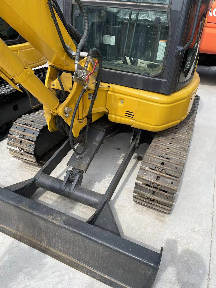 KOMATSU PC30MR-3 - Miniexcavadora: foto 1 KOMATSU PC30MR-3 - Miniexcavadora: foto 1