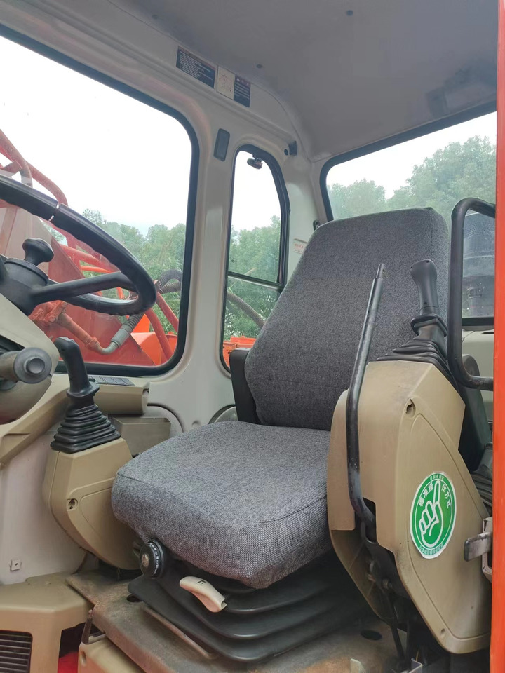 DOOSAN DH150W-7 - Excavadora de ruedas: foto 4 DOOSAN DH150W-7 - Excavadora de ruedas: foto 4