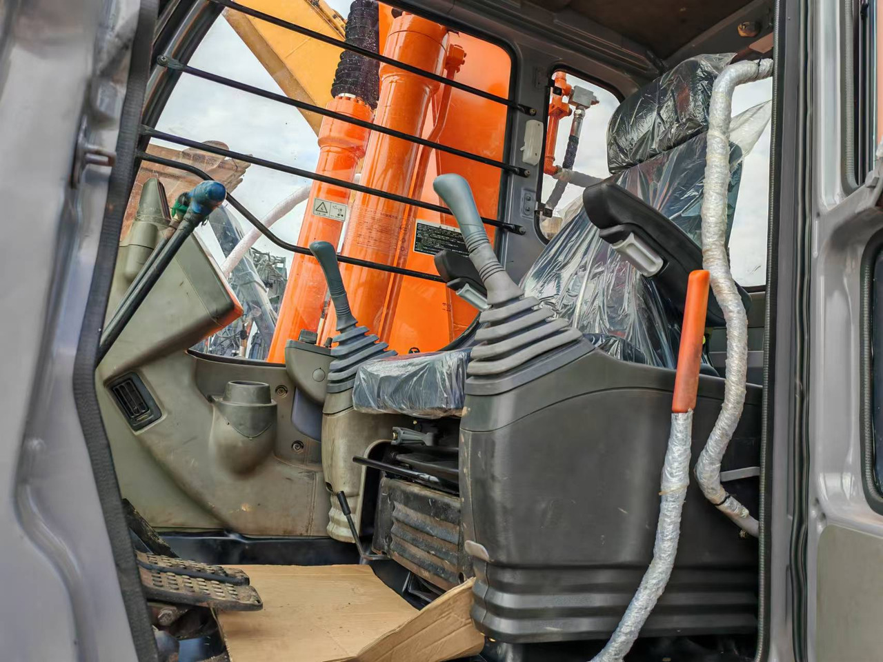 HITACHI ZX200 - Excavadora de cadenas: foto 4 HITACHI ZX200 - Excavadora de cadenas: foto 4