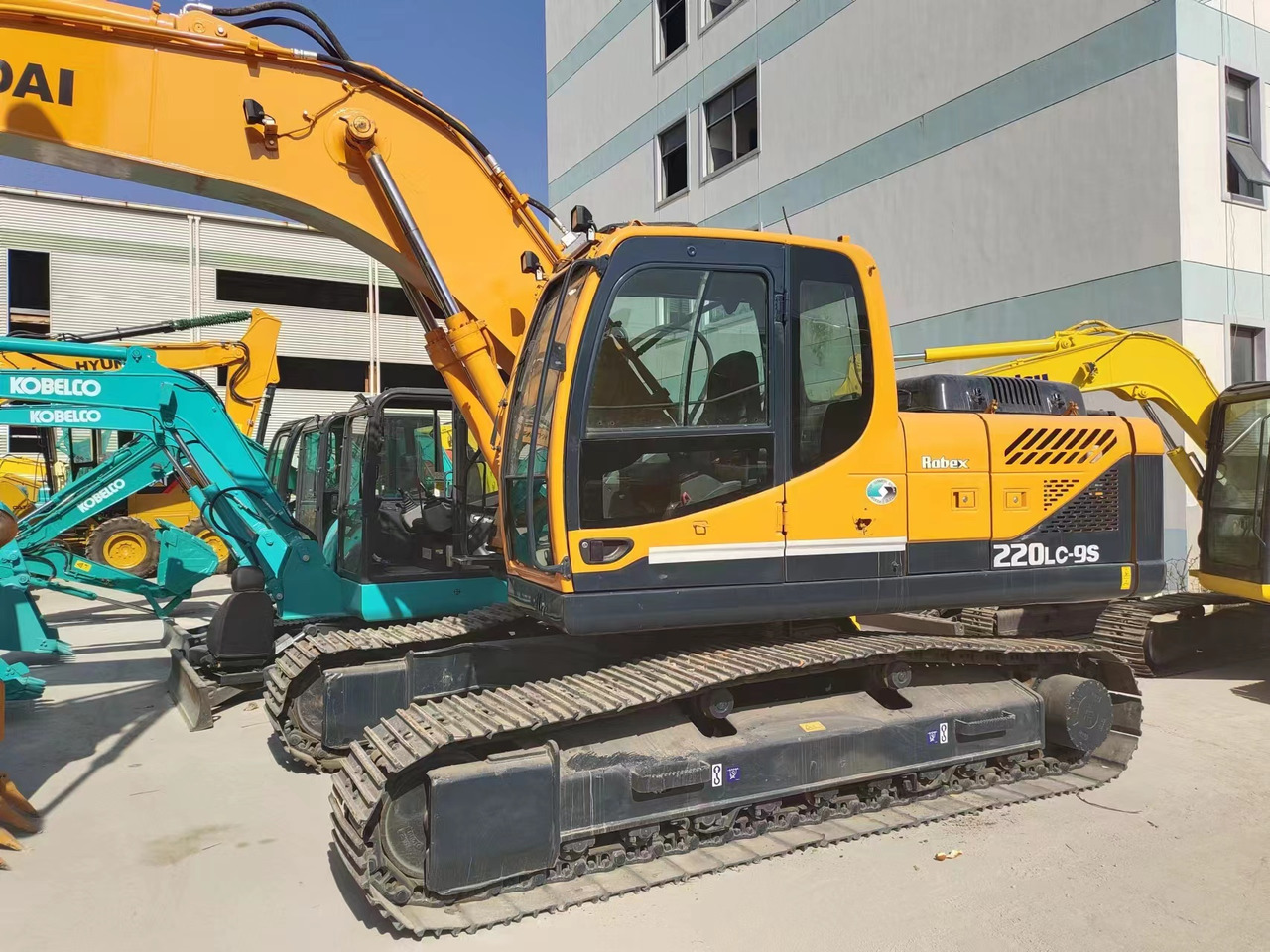 HYUNDAI 220LC-9S - Excavadora de cadenas: foto 2 HYUNDAI 220LC-9S - Excavadora de cadenas: foto 2