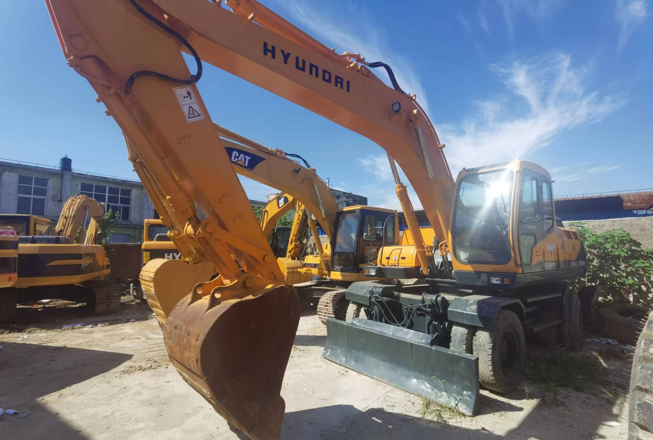 HYUNDAI ROBEX 210W-9 - Excavadora de ruedas: foto 1 HYUNDAI ROBEX 210W-9 - Excavadora de ruedas: foto 1