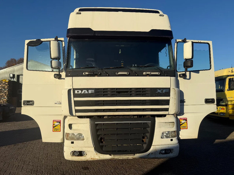 DAF XF 95.430 Tractor Unit - Cabeza tractora: foto 2 DAF XF 95.430 Tractor Unit - Cabeza tractora: foto 2