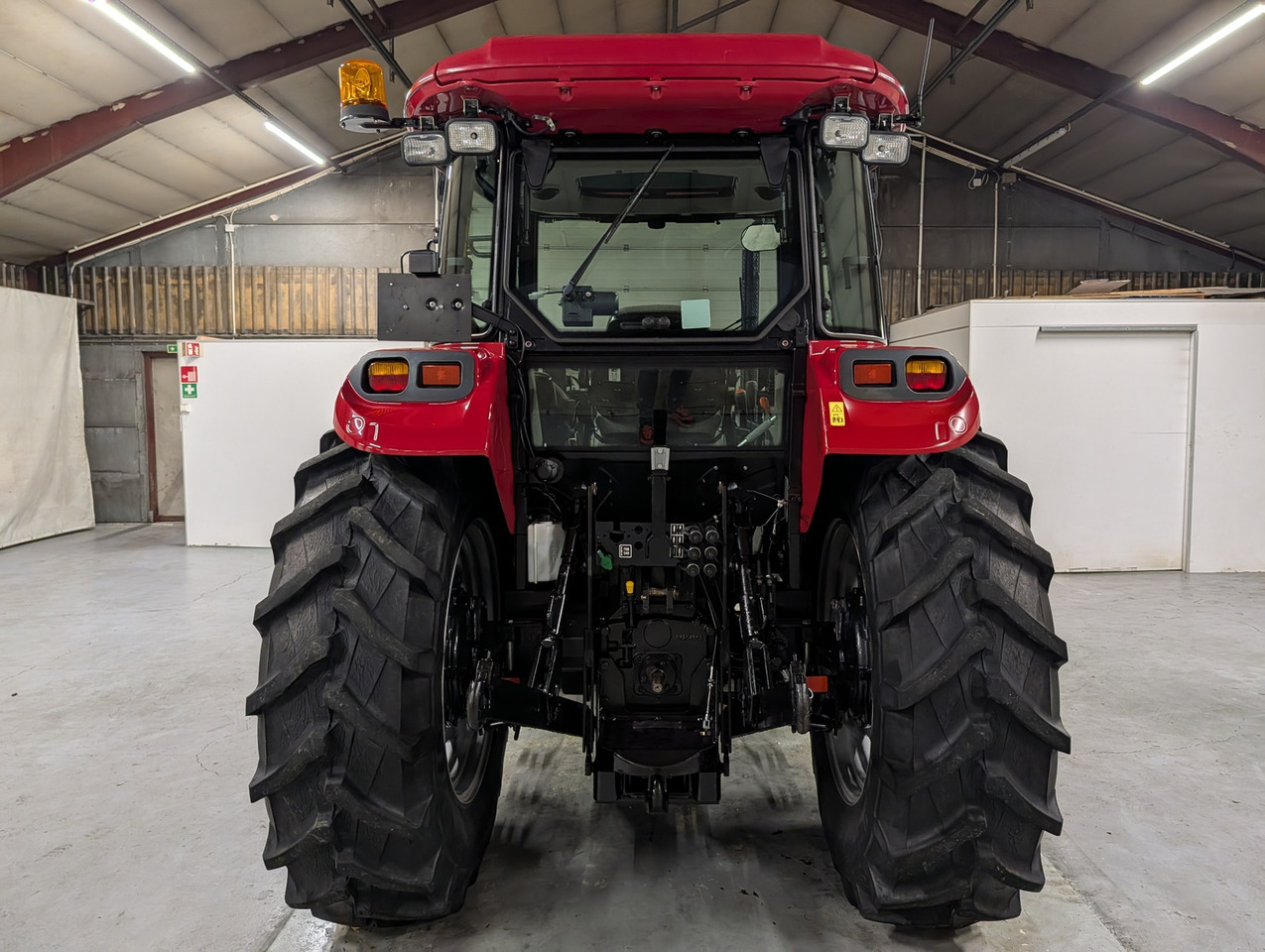 CASE IH Farmall 85A - Tractor: foto 3 CASE IH Farmall 85A - Tractor: foto 3