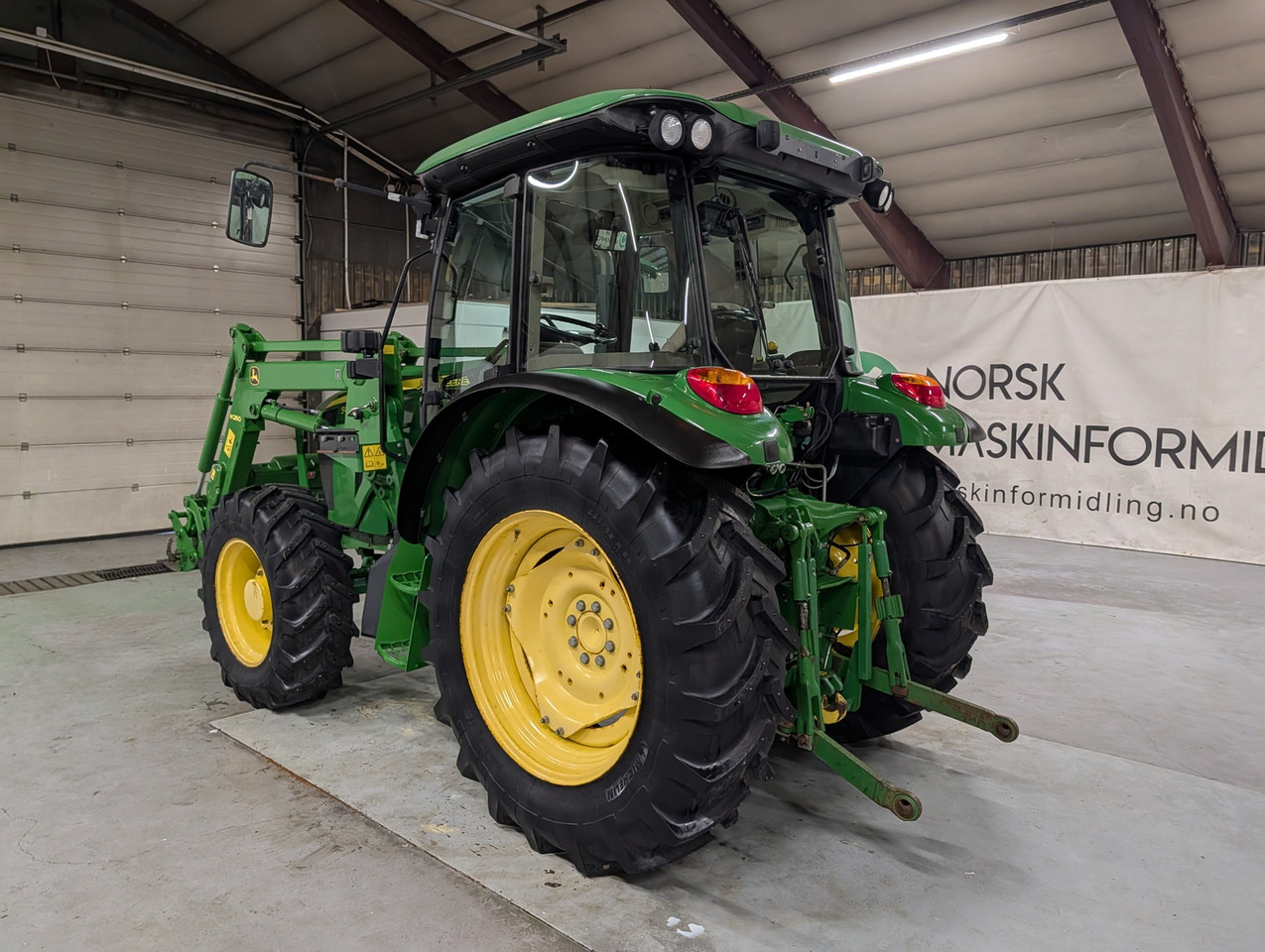 John Deere 5085M - Tractor: foto 3 John Deere 5085M - Tractor: foto 3