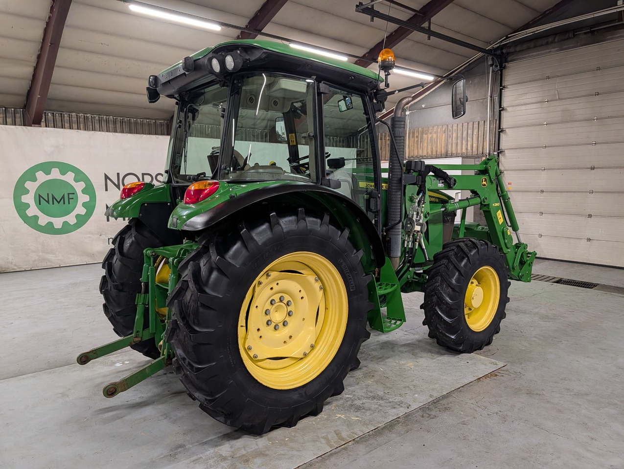 John Deere 5085M - Tractor: foto 5 John Deere 5085M - Tractor: foto 5