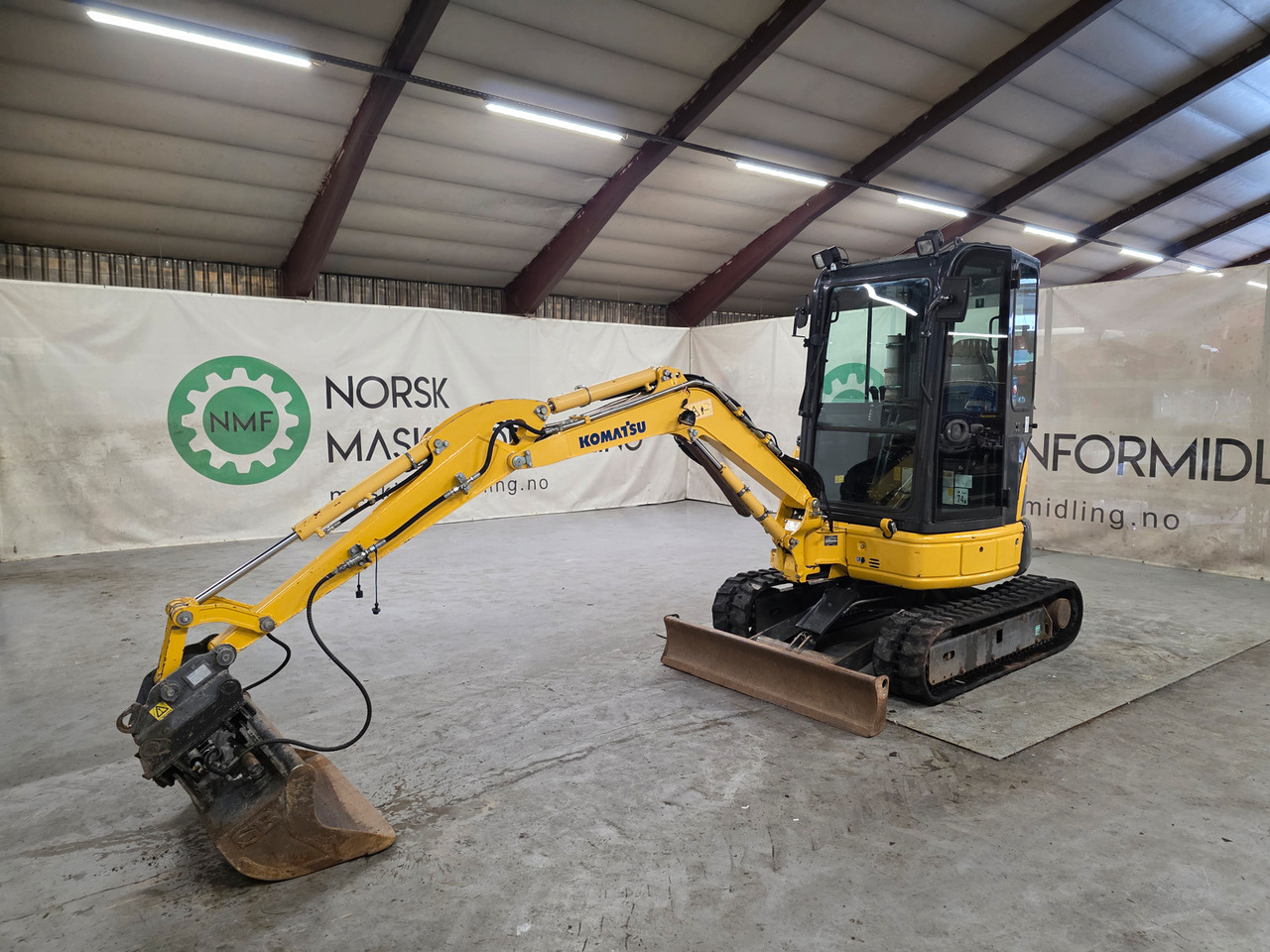 Komatsu PC26MR-3 - Miniexcavadora: foto 1 Komatsu PC26MR-3 - Miniexcavadora: foto 1