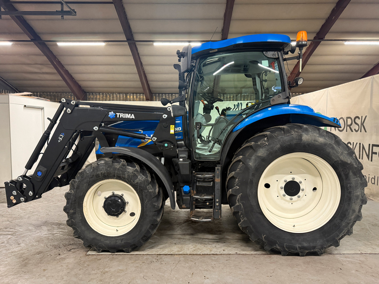 New Holland T6.140 EC - Tractor: foto 2 New Holland T6.140 EC - Tractor: foto 2