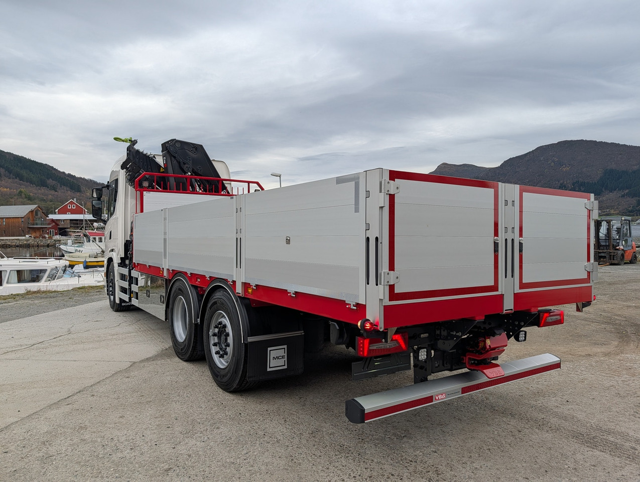 Scania G420 6x2 med HIAB 232-E5 Hipro og MCE påbygg - Camión caja abierta, Camión grúa: foto 5 Scania G420 6x2 med HIAB 232-E5 Hipro og MCE påbygg - Camión caja abierta, Camión grúa: foto 5