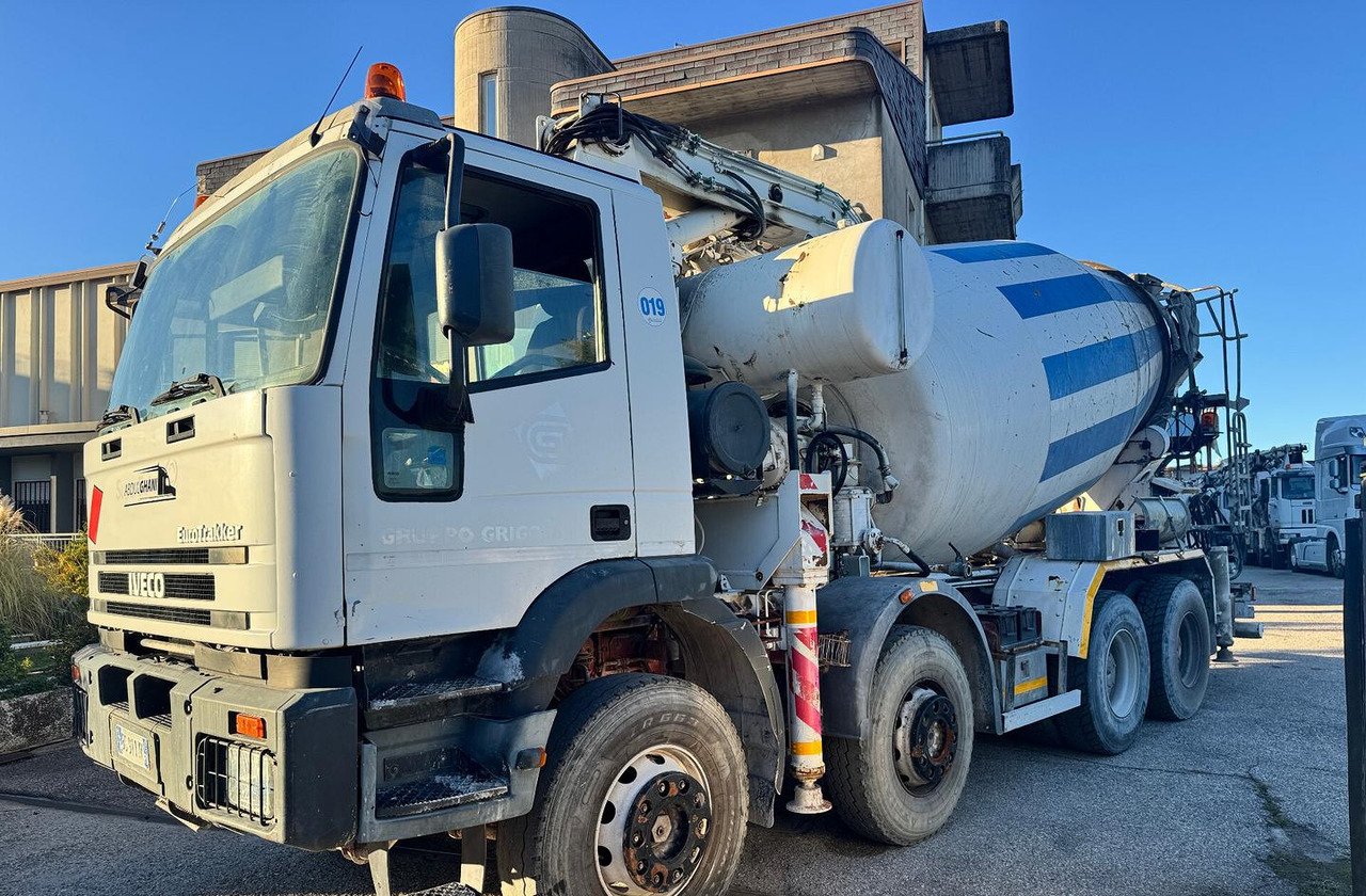 Betonpompa CIFA Iveco Trakker 410E44 - Camión hormigonera con bomba: foto 2 Betonpompa CIFA Iveco Trakker 410E44 - Camión hormigonera con bomba: foto 2