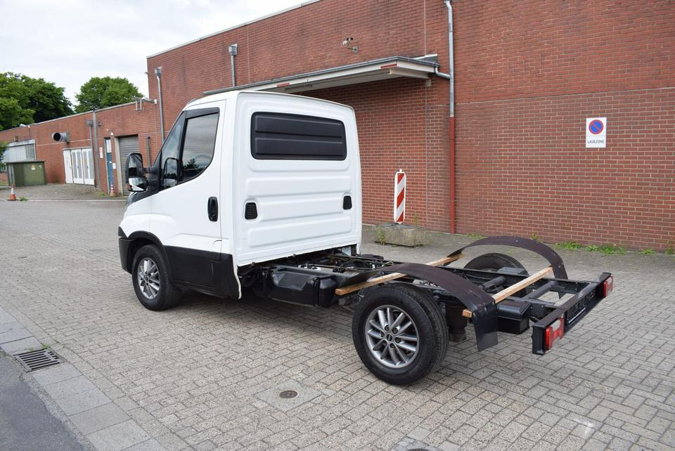 Iveco Daily 35 S21 3,0 Automatik Luftfederung Tempomat - Cabeza tractora BE: foto 4 Iveco Daily 35 S21 3,0 Automatik Luftfederung Tempomat - Cabeza tractora BE: foto 4