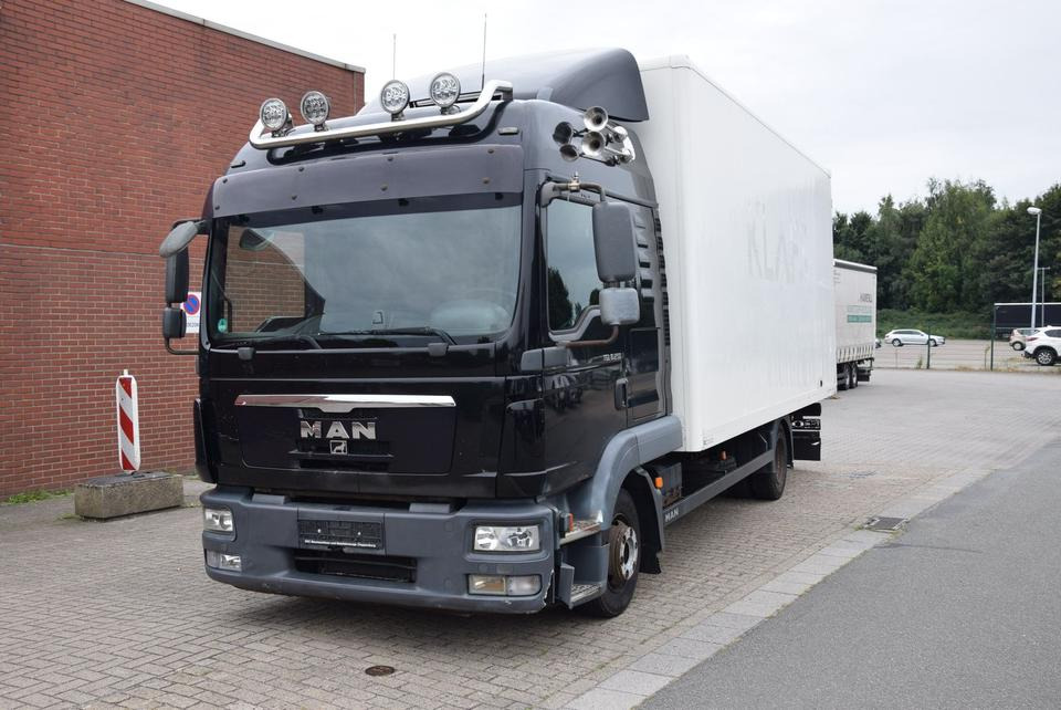 MAN TGL 8.250 Koffer 6,10m Klima AHK Standh Tempomat - Camión caja cerrada: foto 4 MAN TGL 8.250 Koffer 6,10m Klima AHK Standh Tempomat - Camión caja cerrada: foto 4