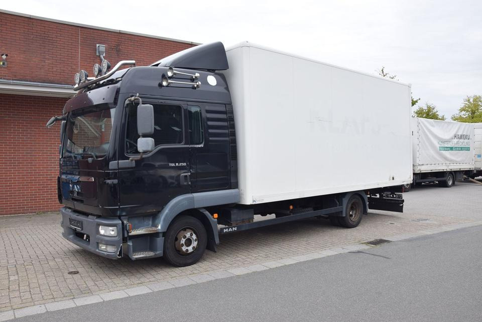 MAN TGL 8.250 Koffer 6,10m Klima AHK Standh Tempomat - Camión caja cerrada: foto 1 MAN TGL 8.250 Koffer 6,10m Klima AHK Standh Tempomat - Camión caja cerrada: foto 1