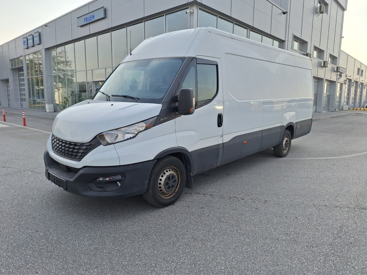 IVECO Daily 35S14 16m3 - Furgón: foto 1 IVECO Daily 35S14 16m3 - Furgón: foto 1