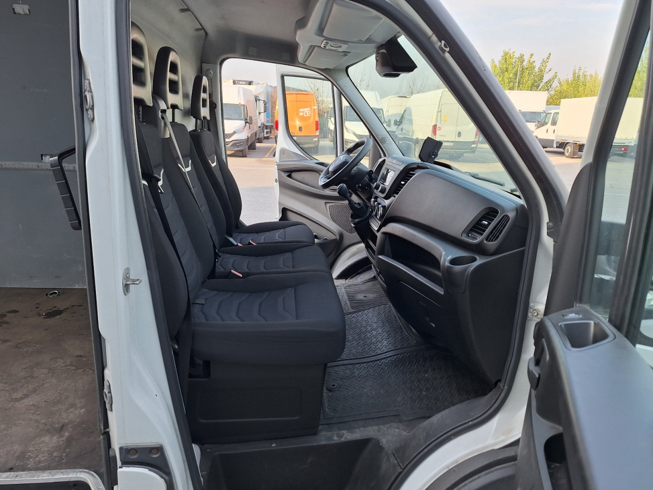 IVECO Daily 35S14 16m3 - Furgón: foto 5 IVECO Daily 35S14 16m3 - Furgón: foto 5