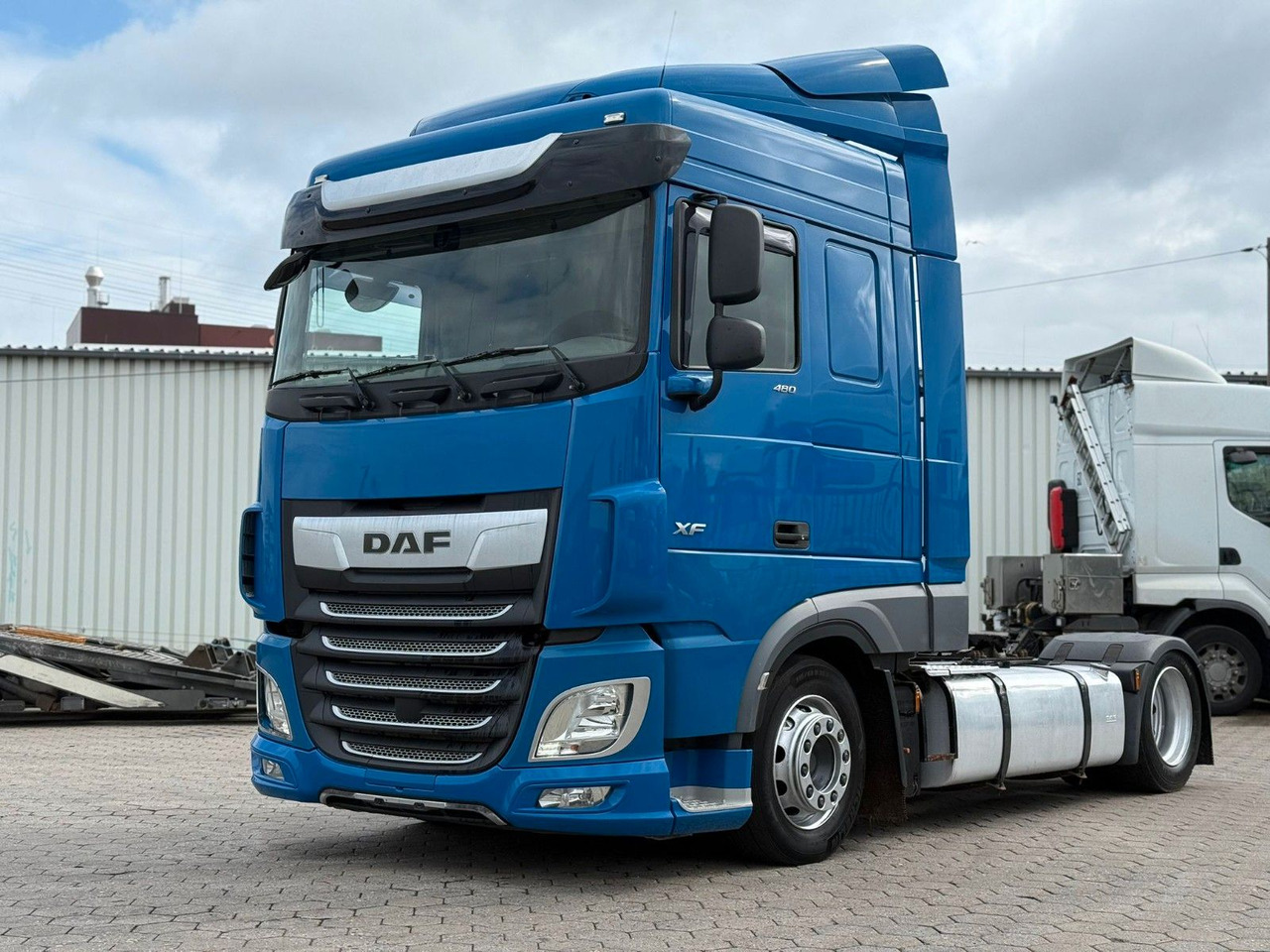 DAF XF 480 Low +Retarter+2xTank - Cabeza tractora: foto 1 DAF XF 480 Low +Retarter+2xTank - Cabeza tractora: foto 1