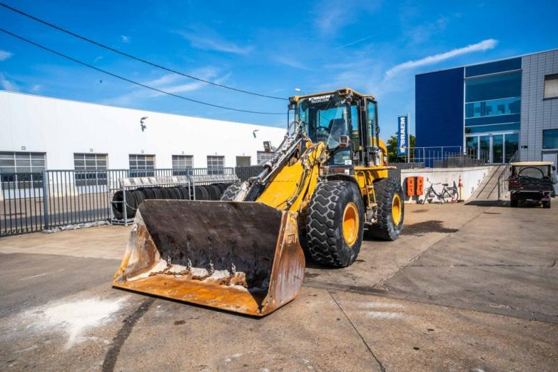 Caterpillar CAT 924G // GODET 3m3 - Cargadora de ruedas: foto 1 Caterpillar CAT 924G // GODET 3m3 - Cargadora de ruedas: foto 1