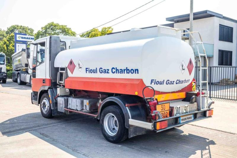 Iveco 85E15+ CITERNE 5000 L - Camión cisterna: foto 4 Iveco 85E15+ CITERNE 5000 L - Camión cisterna: foto 4