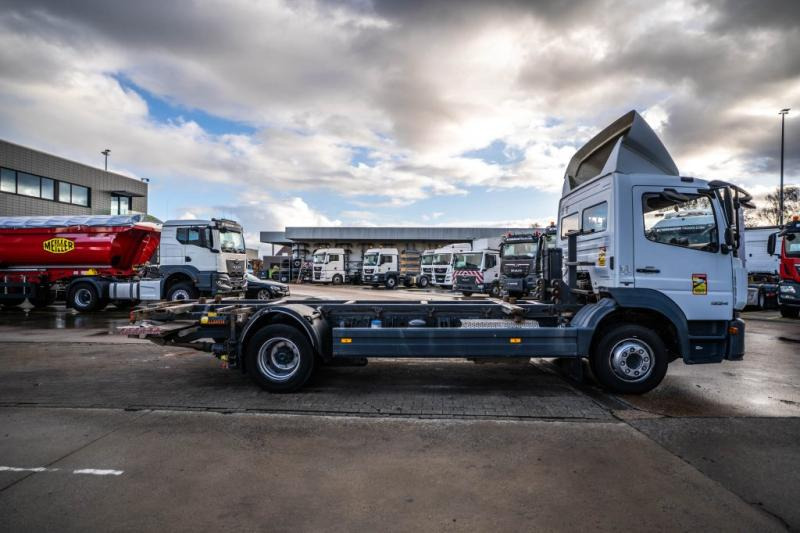 Mercedes ATEGO 1224 // HAYON DHOLLANDIA - Camión portacontenedore/ Intercambiable: foto 3 Mercedes ATEGO 1224 // HAYON DHOLLANDIA - Camión portacontenedore/ Intercambiable: foto 3