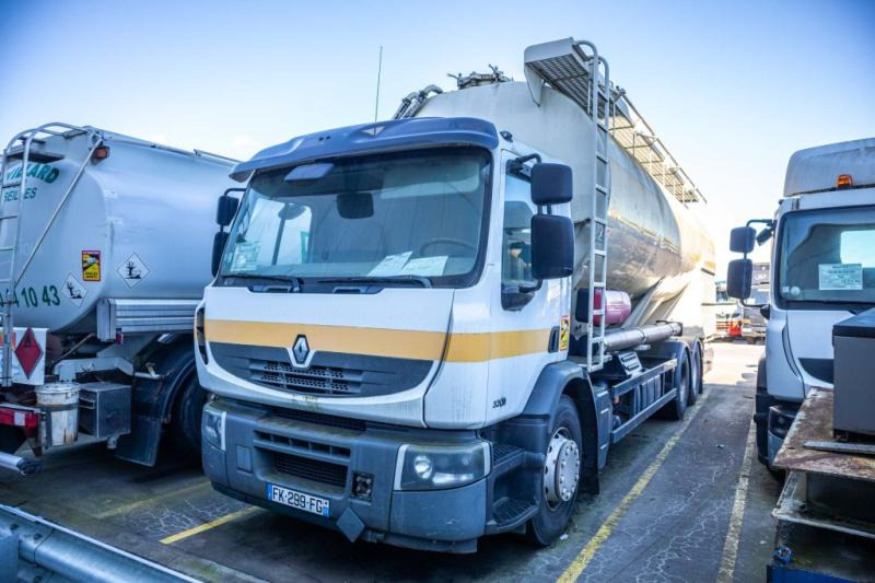Renault PREMIUM 320 DXI+CITERNE ALIMENTAIRE ( engine problem) - Camión cisterna: foto 1 Renault PREMIUM 320 DXI+CITERNE ALIMENTAIRE ( engine problem) - Camión cisterna: foto 1