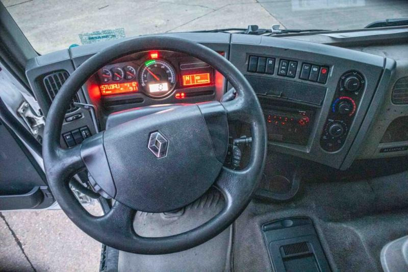 Foto del interior 2: Camión caja cerrada Renault PREMIUM 380 DXI-6x2