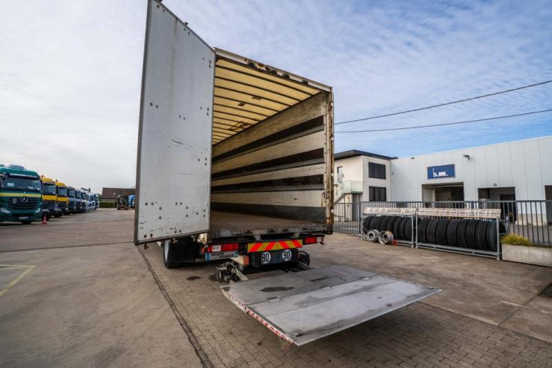Renault PREMIUM 380 DXI + DHOLLANDIA - Camión lona: foto 5 Renault PREMIUM 380 DXI + DHOLLANDIA - Camión lona: foto 5