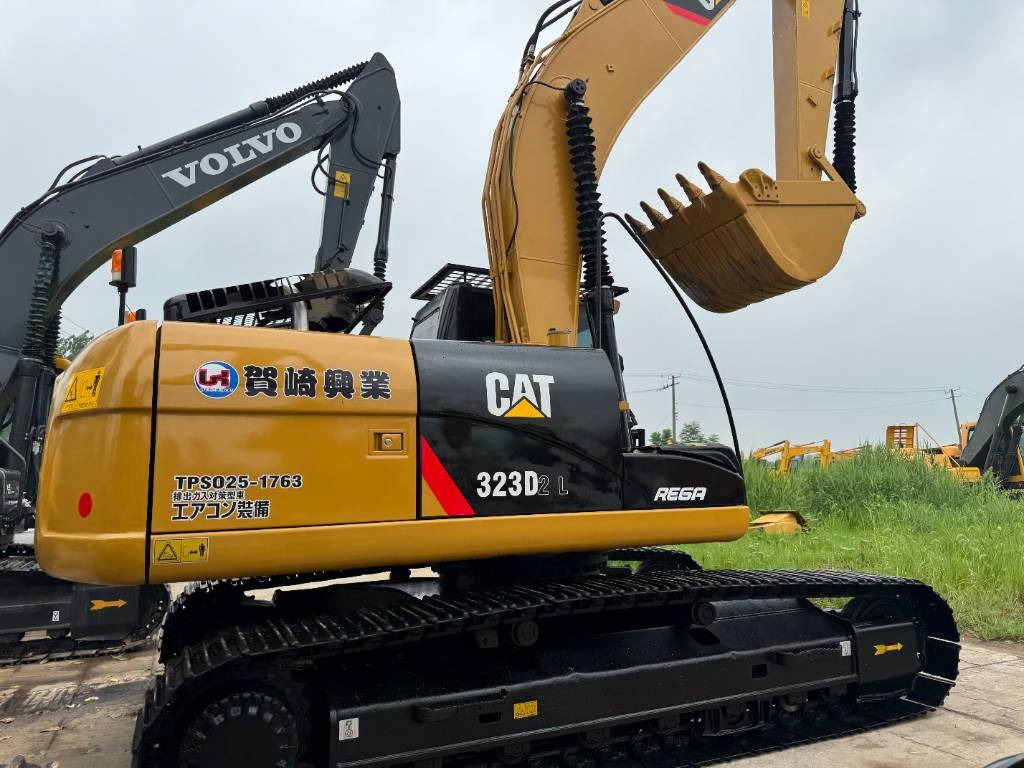 CAT 323D2 - Excavadora de cadenas: foto 1 CAT 323D2 - Excavadora de cadenas: foto 1