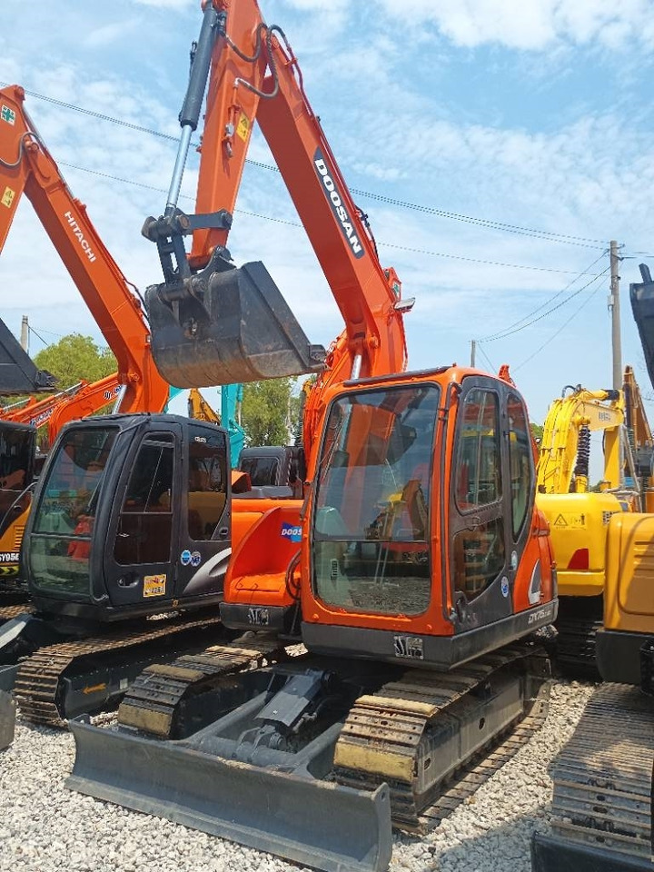 Doosan DX 75 - Excavadora de cadenas: foto 1 Doosan DX 75 - Excavadora de cadenas: foto 1