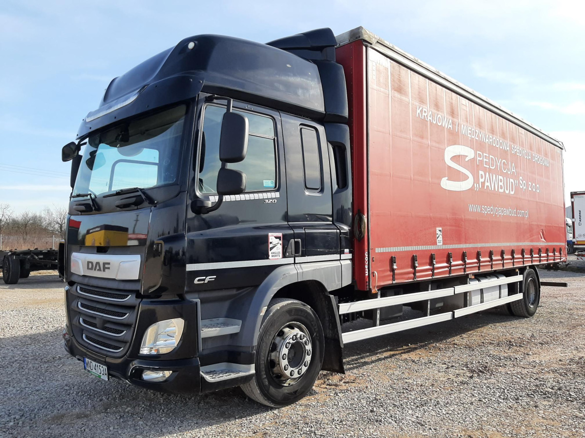 DAF CF 320 FA/ZSP SOLÓWKA - Camión lona: foto 2 DAF CF 320 FA/ZSP SOLÓWKA - Camión lona: foto 2