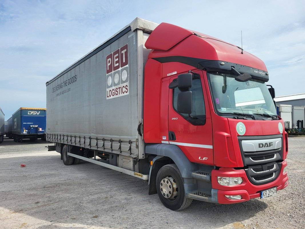 DAF LF SOLÓWKA - Camión lona: foto 1 DAF LF SOLÓWKA - Camión lona: foto 1
