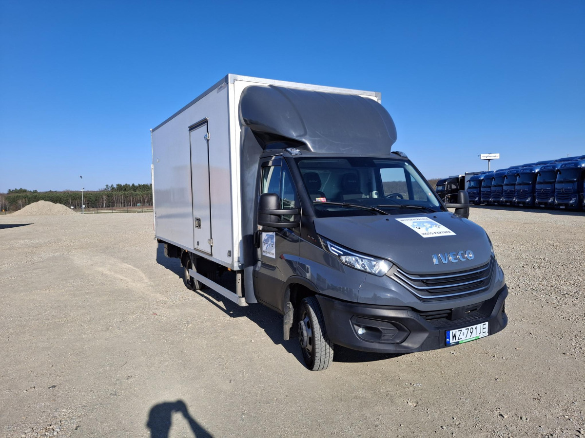 IVECO DAILY 50C18 KONTENER Z WINDĄ - Camión caja cerrada: foto 1 IVECO DAILY 50C18 KONTENER Z WINDĄ - Camión caja cerrada: foto 1