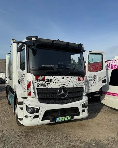 Mercedes-Benz eActros 300 L 6x2 Elektryczna śmieciarka - Camión de basura: foto 4 Mercedes-Benz eActros 300 L 6x2 Elektryczna śmieciarka - Camión de basura: foto 4