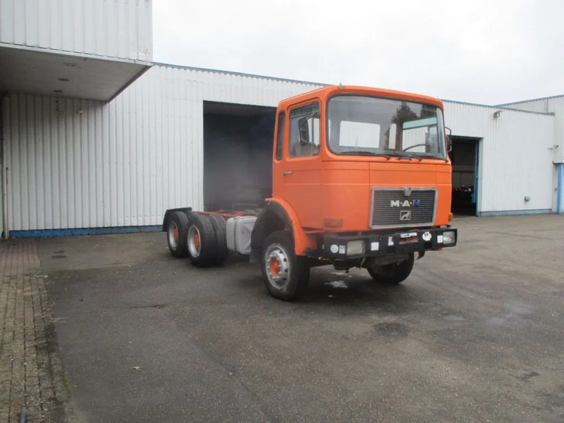 MAN 26-281 , 6x4 , Manual Eaton - Camión chasis: foto 4 MAN 26-281 , 6x4 , Manual Eaton - Camión chasis: foto 4