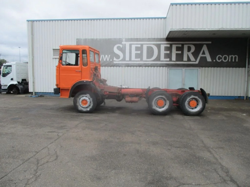 MAN 26-281 , 6x4 , Manual Eaton - Camión chasis: foto 2 MAN 26-281 , 6x4 , Manual Eaton - Camión chasis: foto 2
