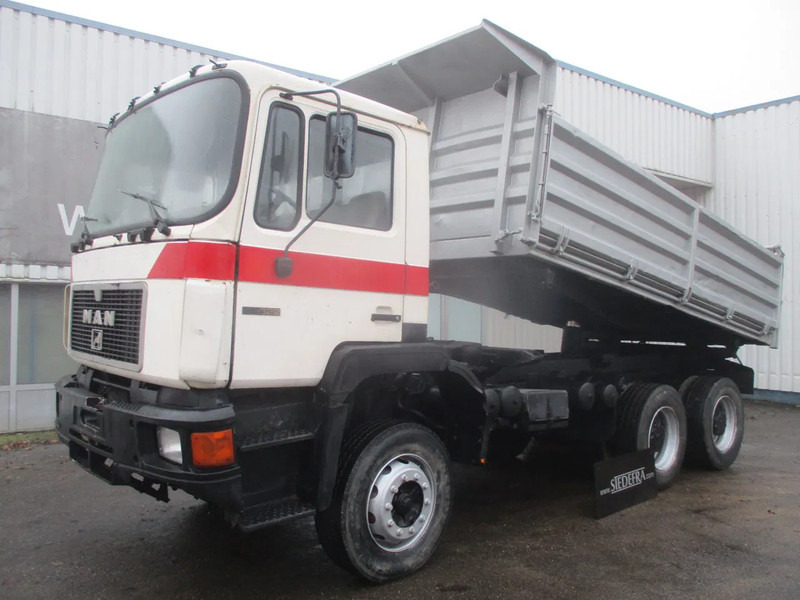 MAN 26 322 ZF Manual , 6x4 , 3 way tipper , Spring suspension - Camión volquete: foto 1 MAN 26 322 ZF Manual , 6x4 , 3 way tipper , Spring suspension - Camión volquete: foto 1