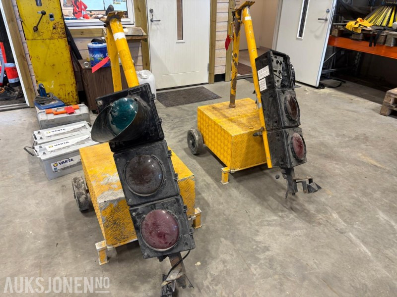 1 sett trafikklys - Equipo de construcción: foto 1 1 sett trafikklys - Equipo de construcción: foto 1