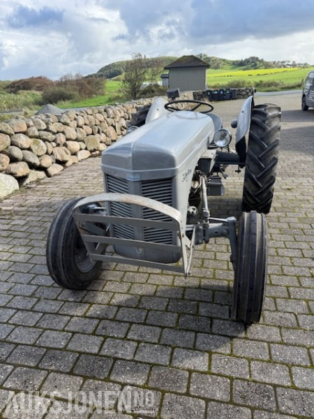 1960 Massey Ferguson Gråtass - Tractor: foto 2 1960 Massey Ferguson Gråtass - Tractor: foto 2