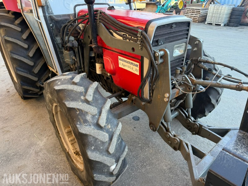 Tractor 1991 Massey Ferguson 372 4x4 FRONTHYDRAULIKK/SKJÆR: foto 17 Tractor 1991 Massey Ferguson 372 4x4 FRONTHYDRAULIKK/SKJÆR: foto 17