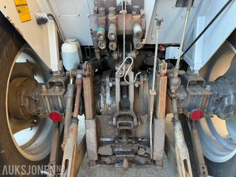 Tractor 1991 Massey Ferguson 372 4x4 FRONTHYDRAULIKK/SKJÆR: foto 20 Tractor 1991 Massey Ferguson 372 4x4 FRONTHYDRAULIKK/SKJÆR: foto 20