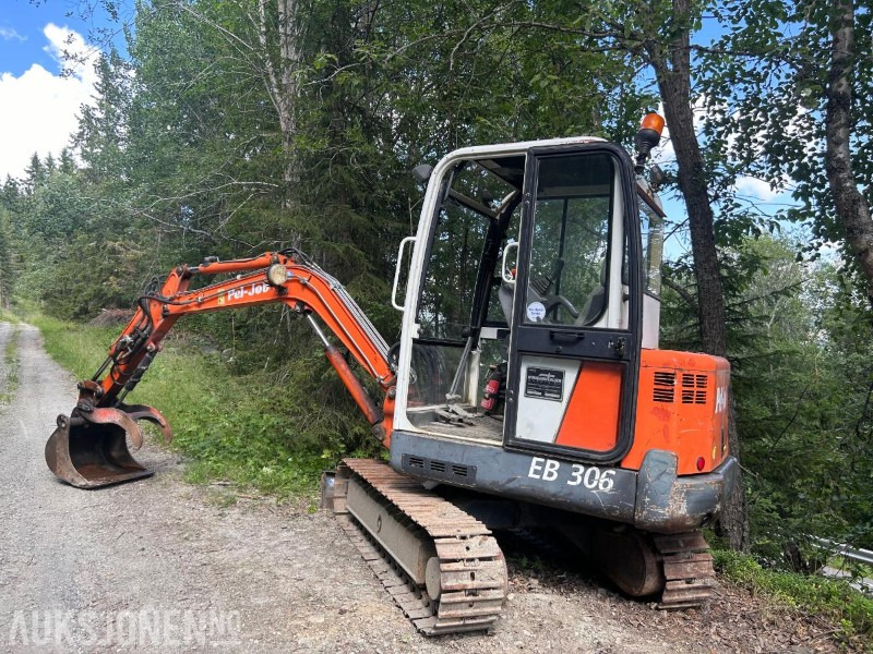 1996 PEL-JOB EB 306 gravemaskin med Graveskuffe HYDRAULISK KLYPE STÅLBELTER - Miniexcavadora: foto 1 1996 PEL-JOB EB 306 gravemaskin med Graveskuffe HYDRAULISK KLYPE STÅLBELTER - Miniexcavadora: foto 1