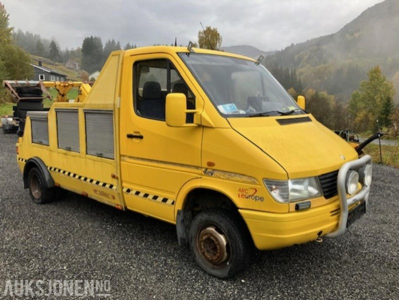 1999 Mercedes-Benz Sprinter 412 4x4 Redningsbil med briller og vinsj - Camión de bomberos: foto 2 1999 Mercedes-Benz Sprinter 412 4x4 Redningsbil med briller og vinsj - Camión de bomberos: foto 2