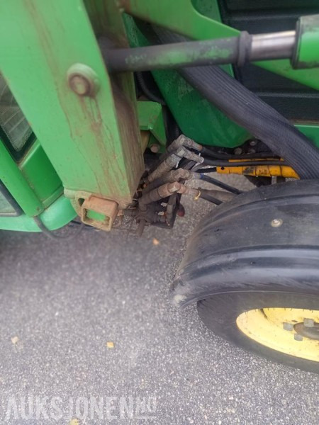 Tractor 2000 John Deere JD4400 Frontlaster Skuffe Vikplog: foto 7 Tractor 2000 John Deere JD4400 Frontlaster Skuffe Vikplog: foto 7