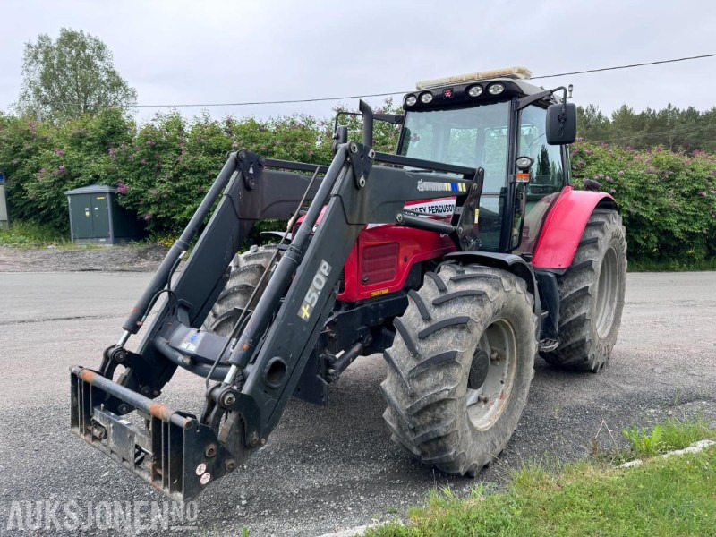 2004 Massey Ferguson 6480 Dynashift - Frontlaster med hydraulisk redskapslås - Fronthydraulikk - 40 km - Fjærende hytte - tredje funksjon - Tractor: foto 1 2004 Massey Ferguson 6480 Dynashift - Frontlaster med hydraulisk redskapslås - Fronthydraulikk - 40 km - Fjærende hytte - tredje funksjon - Tractor: foto 1