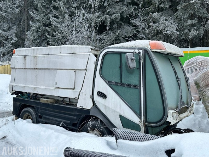 2006 Johnston 158B 101T FEIEBIL - REP.OBJEKT - Equipo de construcción: foto 1 2006 Johnston 158B 101T FEIEBIL - REP.OBJEKT - Equipo de construcción: foto 1