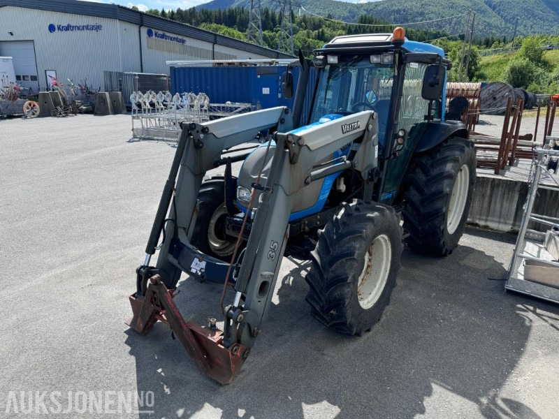 2006 Valtra A95 - 4x4 - 40 km/t - Kun gått 2701 timer - Frontlaster - Triangel og toppstag - Tractor: foto 1 2006 Valtra A95 - 4x4 - 40 km/t - Kun gått 2701 timer - Frontlaster - Triangel og toppstag - Tractor: foto 1