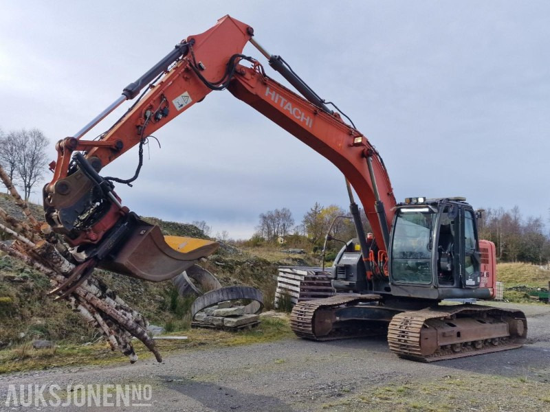 2009 Hitachi ZX225USLC-3 Beltegraver m/GPS/Rototilt med klype/3 skuffer, 12800 timer - Excavadora: foto 1 2009 Hitachi ZX225USLC-3 Beltegraver m/GPS/Rototilt med klype/3 skuffer, 12800 timer - Excavadora: foto 1