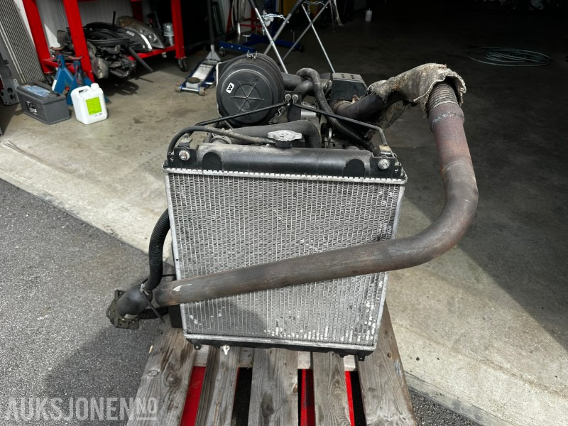 2010 Yanmar 4TNV84T-GGEH - Equipo de construcción: foto 4 2010 Yanmar 4TNV84T-GGEH - Equipo de construcción: foto 4