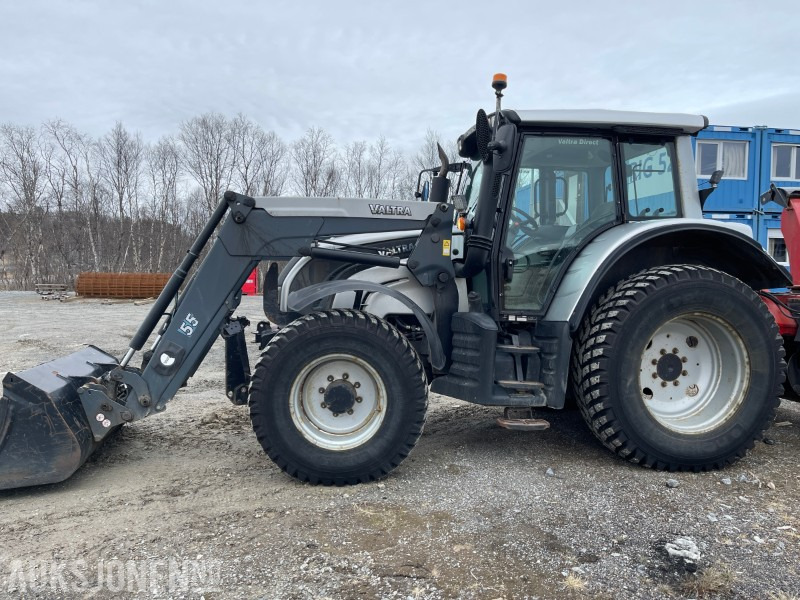 2011 Valtra N142 8670 Med laster og skuffe, Pallegaflfler, lodd, Eu godkjent til 22.01.2026 - Tractor: foto 2 2011 Valtra N142 8670 Med laster og skuffe, Pallegaflfler, lodd, Eu godkjent til 22.01.2026 - Tractor: foto 2